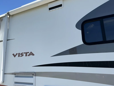 USED 2013 WINNEBAGO F53