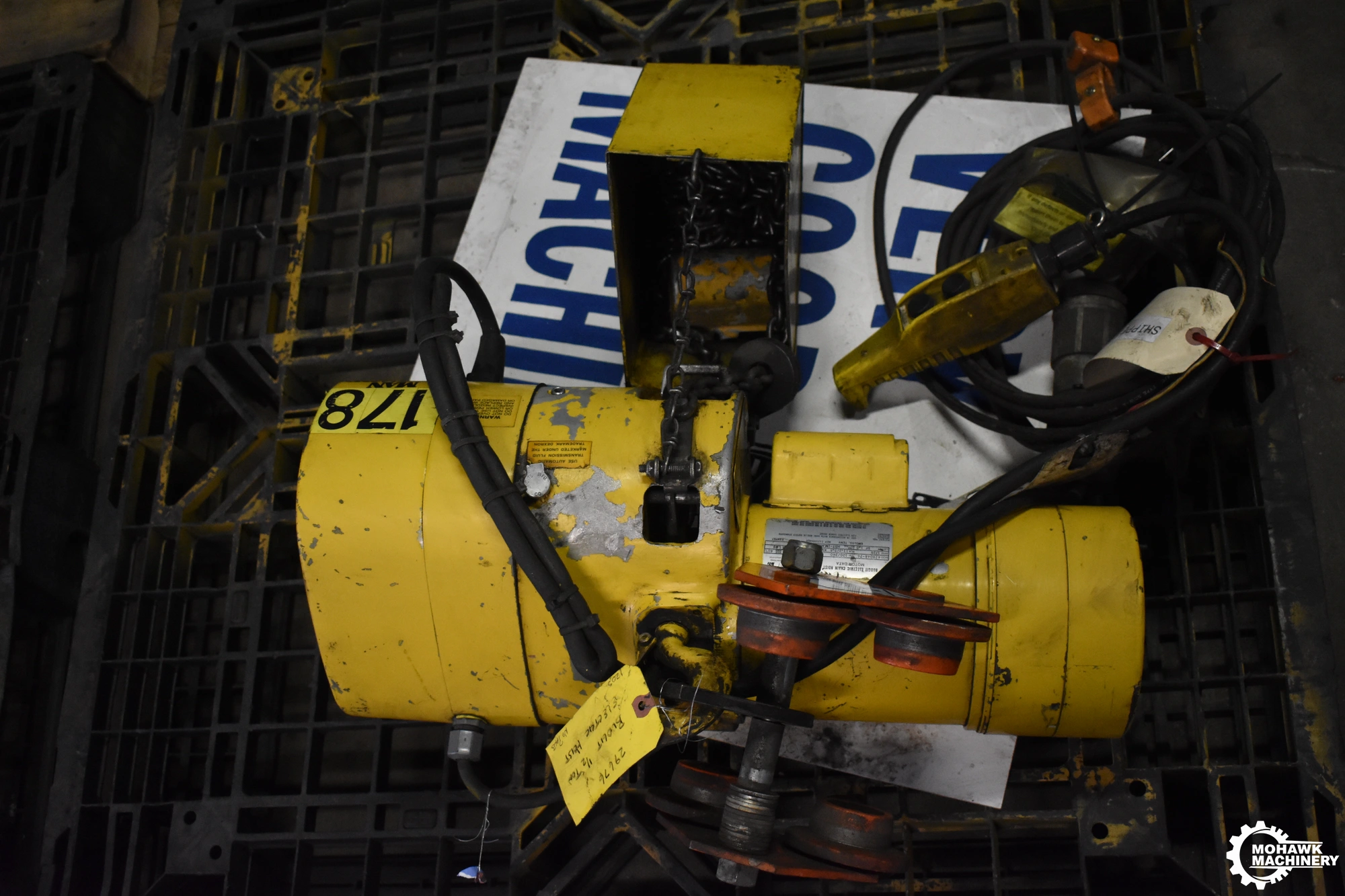 1/2 TON BUDGIT "116158-26" ELECTRIC CHAIN HOIST w/PENDANT & TROLLEY