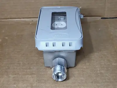 NEW HUBBELL EXTRA DUTY TAYMAC