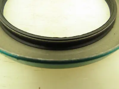 CR 40000 Double Lip Oil Seal 4.000 in Shaft, 5.251 in OD, 0.438 in Width