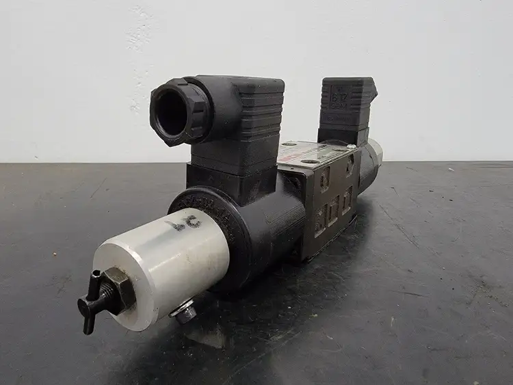 Used NACHI ESD-G01-C6S10-E10 Valves/Fittings British Columbia CA | Lenmark #258393