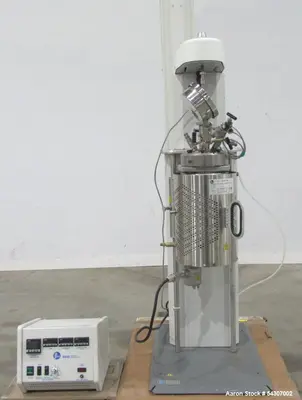 Used Parr Model 4526 Bench Top Reactor 2L 1900 PSI with 4848 Controller