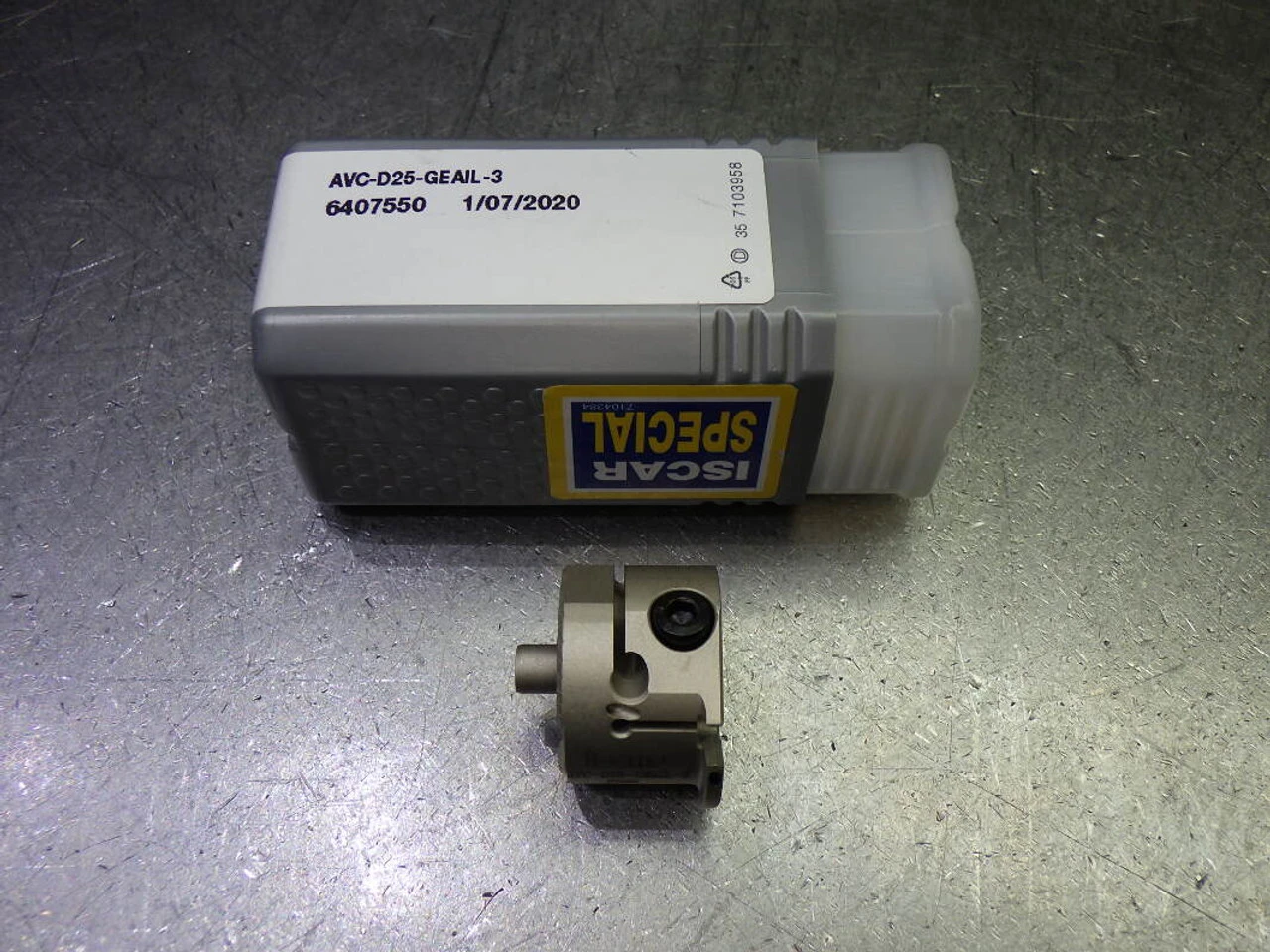 Iscar .094-.125" (1.22") Coolant Thru Grooving Head AVC-D25-GEAIL-3 (LOC2767B)