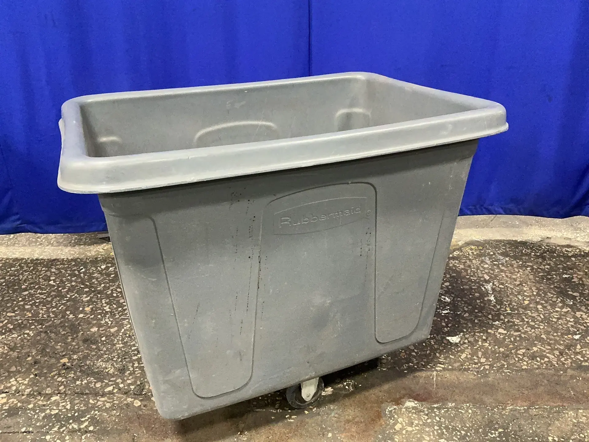 Used RUBBERMAID 4616 Miscellaneous MRO Ohio US | HGR 24 #1260845