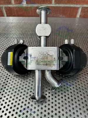 USED 2 ITT PURE FLO ADVANTAGE 4 - WAY DIAPHRAGM VALVE W/ 1" SANITARY FITTING