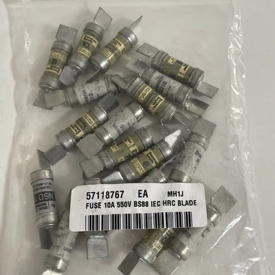 Large Lot Of Fuses (See Photos) Variety Of Amps And Volts