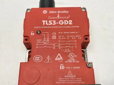 USED ALLEN-BRADLEY SER C SAFETY INTERLOCK SWITCH TLS3-GD2 10A 24V W/ KEY
