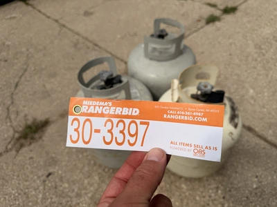 Used (3) 20LB PROPANE TANKS. _UNKNOWN_ Cryogenic & Gas Tanks Michigan US | Miedema Asset Management Group #1419785