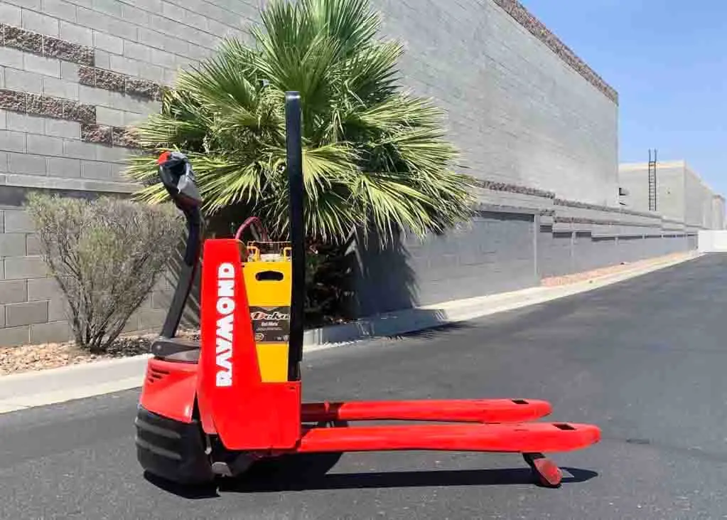 USED 2023 RAYMOND 8210