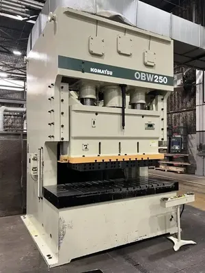 2000 KOMATSU #OBW-250-2 OBI / Gap Frame Press | Universal Press & Machinery (UPM) (3)