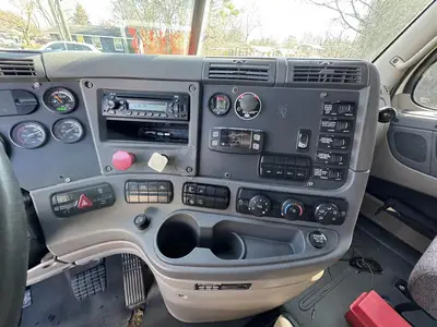 USED 2013 FREIGHTLINER CASCADIA 125
