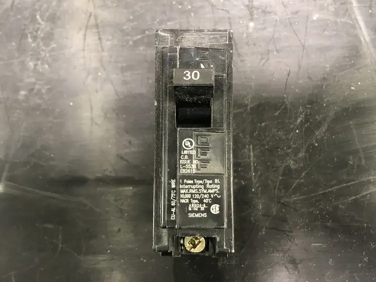 Used SIEMENS B130 Switchgears British Columbia CA | Lenmark #243583