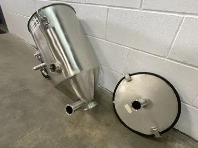 Lidded Hopper With Butterfly Valve