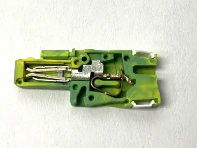 USED PHOENIX CONTACT PLUG-IN TERMINAL BLOCK SP 2,5/ 1-L GNYE LOT OF 32