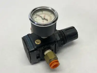 USED WILKERSON PNEUMATIC REGULATOR 0-125PSIG 1/4" NPT W/ GAUGE