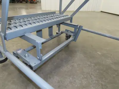 Uline H-4928 Rolling Ladder 3 Step 24" Work Platform 30" Top Step 800lbs Cap