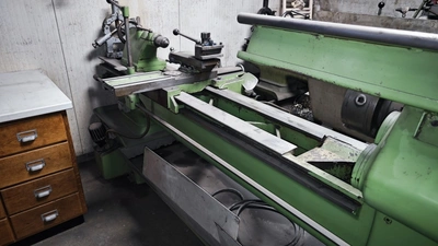 REIDEN Centre Lathe, in very good working condition