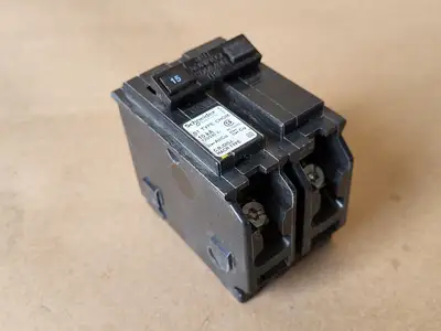 USED SCHNEIDER ELECTRIC CHOM215