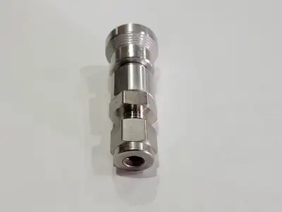 NEW SWAGELOK R1DIX0002B