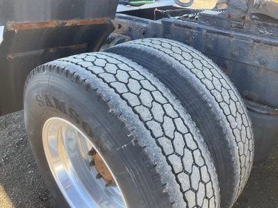 USED 2000 PETERBILT 379