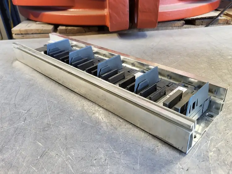 Used SIEMENS 6ES7195-7HB00-0XA0 Misc Electrical & Power Parts British Columbia CA | Lenmark #251934