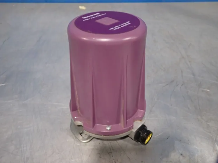 Used HONEYWELL C7061A1046 Gas Analyzers / Detectors Ohio US | HGR 24 #1406509