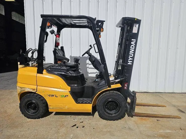 Used 2021 HYUNDAI 25L-9A Internal Combustion Forklifts: Pneumatic Tire Illinois US | Somerset Equipment Sales #1546173