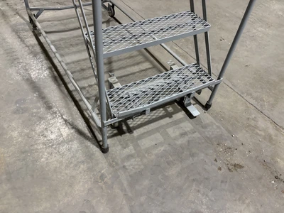 Uline - 6-Step Rolling Ladder - Bent Frame, requires repair

Seller will assist with loading.  Forkl...