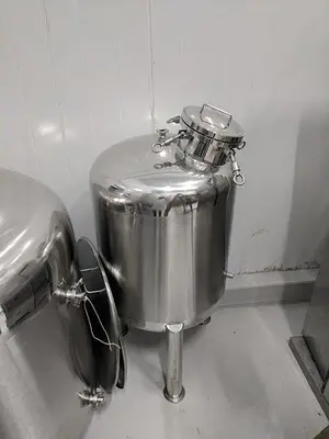 Small SS Vertical Tank