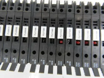 Entrelec M4/8S 6.3 A MAXI Terminal Block Fuse Holder AB Fuse Holder Lot of 158
