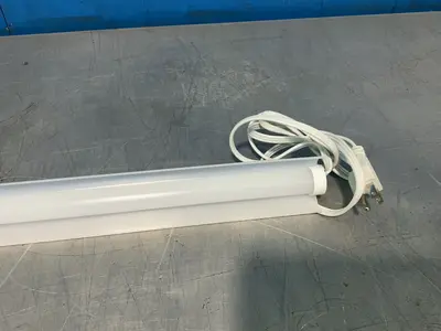 Used LITHONIA LIGHTING SHLP 36IN 40K 80CRI DNA Lighting Ohio US | HGR 24 #1489699