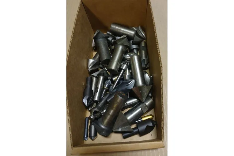 Used _UNKNOWN_ _UNKNOWN_ Chamfering & Deburring Tools Ohio US | Thompson Auctioneers #1547218
