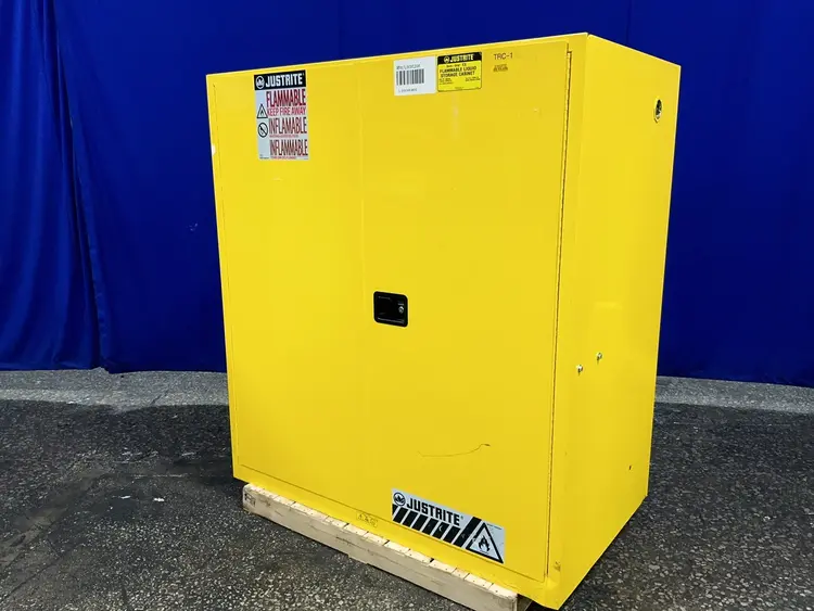 Used JUSTRITE _UNKNOWN_ Cabinets Ohio US | HGR 24 #1343695