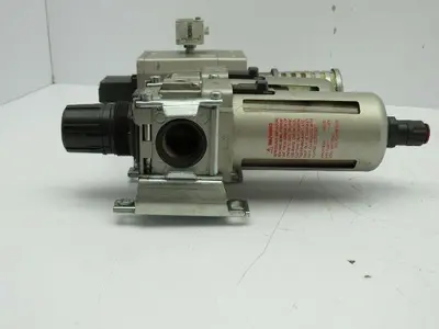 SMC AV500-N06-5DZ Valve 24VDC W/AFM40-N06D-Z Valve 150 PSI W/AW40-N06-Z 125 PSI