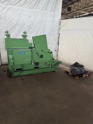 8,000 LB X 18" X .187" REGAL COIL CRADLE & STRAIGHTENER. STOCK #1227024