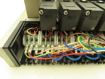 SMC VV5FS2 Plug-In 6-Station Manifold Control Unit VFS2000 Solenoid Valve Bank