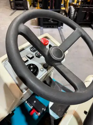 Used 2017 Tennant 6100 Sweepers New York US | United Lift #1445349