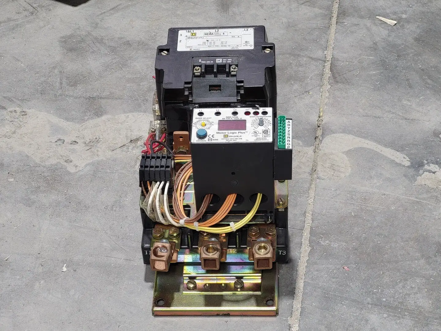 100HP Size 4 Contactor 8536SFO1876S w/ Relay 9065SP46
