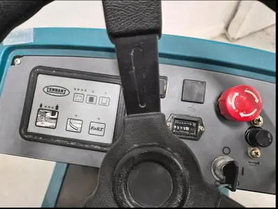 USED TENNANT 7100