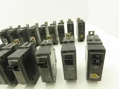 General Electric THQB115 Circuit Breaker 1-Pole 15Amp Bolt-In 120/240V Lot of 17