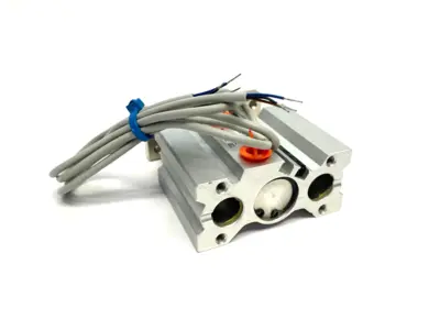 USED SMC GUIDED PNEUMATIC CYLINDER SLIDE BEARING 20MM STROKE