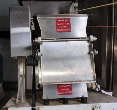 Used 2004 WEIGHPACK PAXIOM AEF-1 VIBRATORY SCALE Linear Packaging  Scales Idaho US | Proxy Equipment #1384980