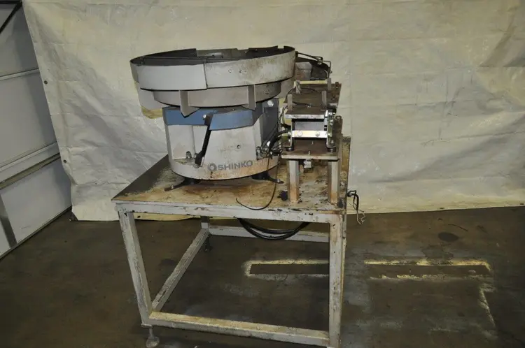 Used SHINKO LF-30/CIS-N-104 Vibratory Machines | D & D Industries #438045