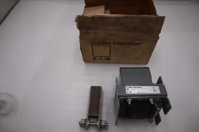 NEW OPEN BOX Cutler Hammer 10370H368A Solenoid Coil 110V 60H STK 5535CC