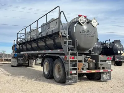 USED 2011 WILCOX FIBERGLASS ACID TRAILER