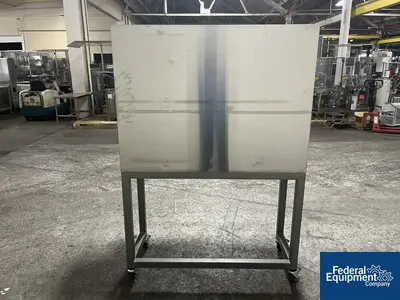 USED Terra Universal Terra Universal Apparel Dispenser