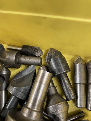 Used _UNKNOWN_ _UNKNOWN_ Chamfering & Deburring Tools Michigan US | Miedema Asset Management Group #1360936