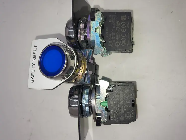 Used ALLEN-BRADLEY ALLEN BRADLEY BLUE PUSH BUTTON 800FM-LE3 CONTACT BLOCKS 800F-X10 & 800F-N3W Contact Blocks | ND Industrial Surplus #1225341