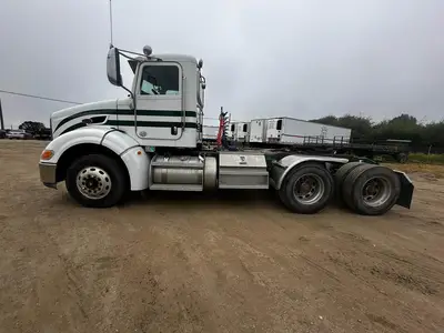 USED 2011 PETERBILT 384