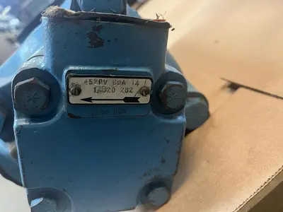 Used VICKERS 4520V-60A14-1DD20-282 Pumps | Surplus Asset Holdings #1206223